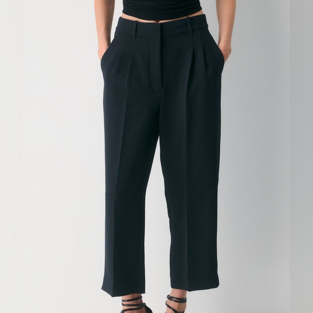Aritzia Wilfred Effortless Pant Cropped - Crepette in Black